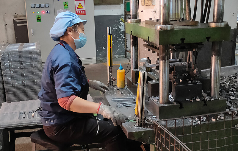 鑄件整平，切邊