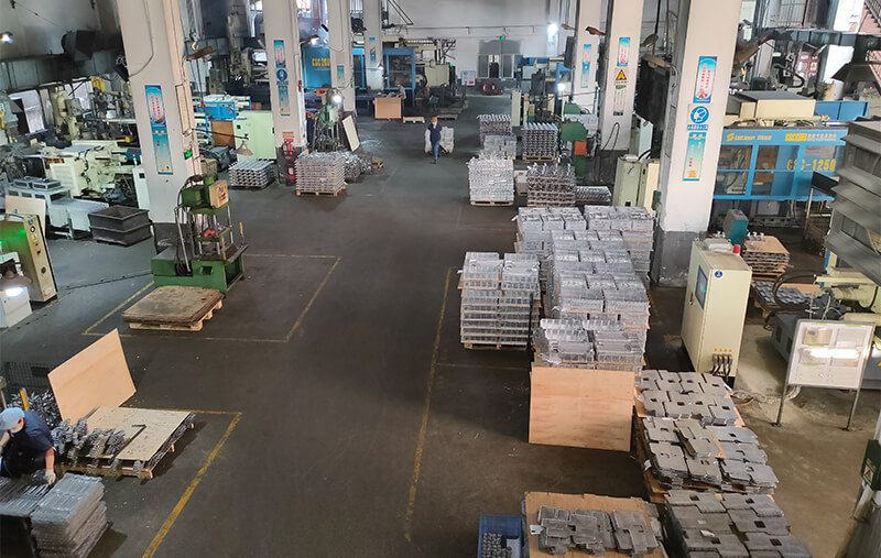 壓鑄課：噸位從280~4000T壓鑄機，共53臺。